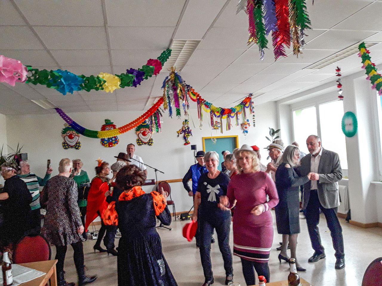 Bunte Faschingsfeier im Saal der Seniorenbegegnungsstätte